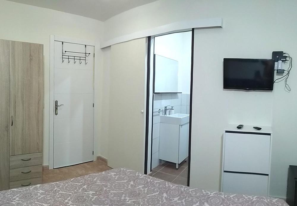 Kiki Vivienda Bed & Breakfast 산이시드로 외부 사진